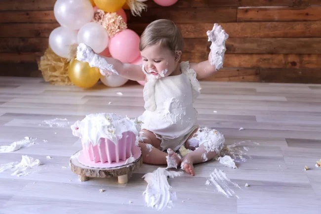 Sesión de fotos cumpleaños bebé con tarta en valencia