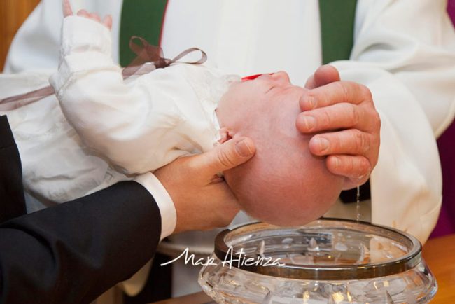 Sesión Fotos Bautizo Valencia - Fotógrafa de bautizo en iglesia y estudio.